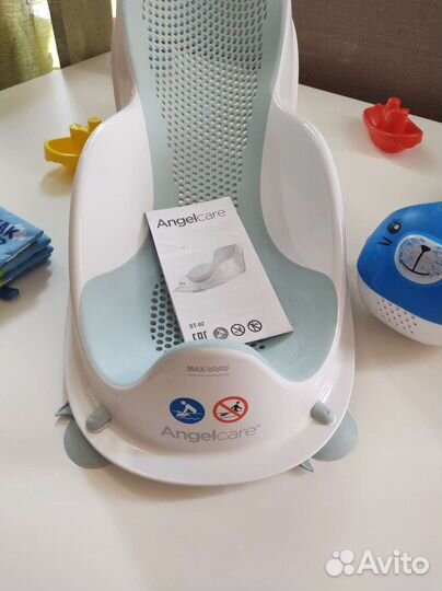 Лежак-горка для купания новорожденного