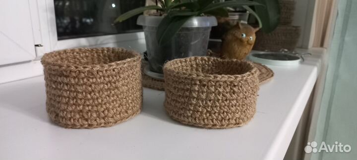 Вязаные корзинки из джута
