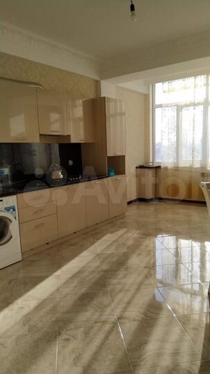 2-к. квартира, 80 м², 2/10 эт.