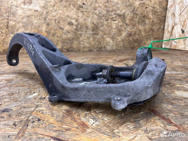 Кулак передний правый Jaguar XF X250 CC9 2010