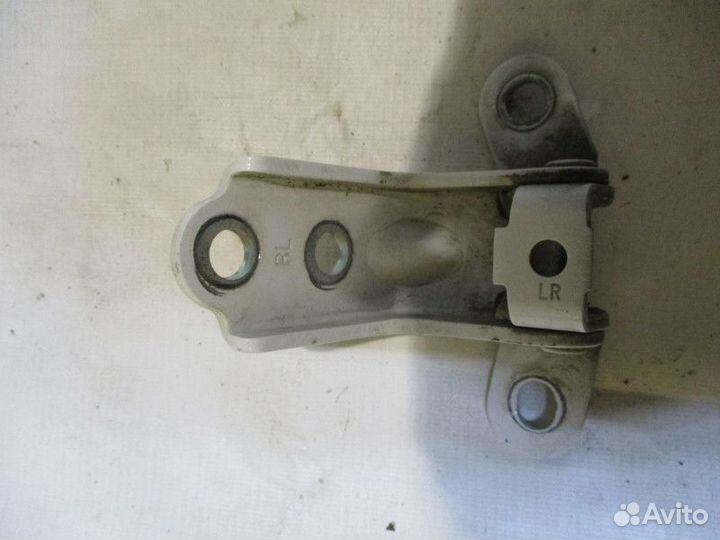 Петля двери задней правой нижняя Kia Rio 3 (UB\QB)