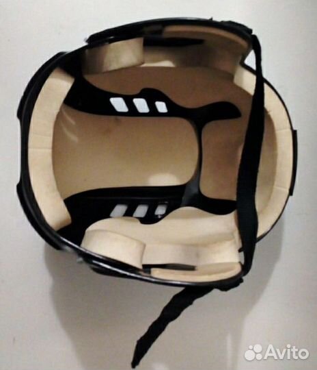 Хоккейный шлем