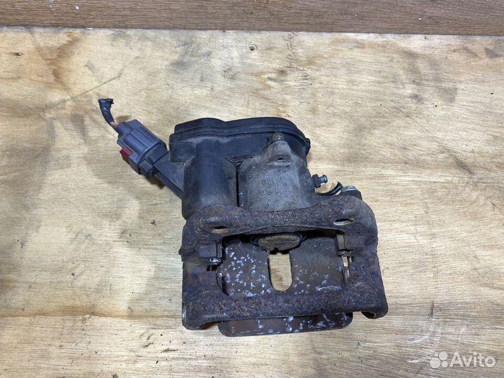 Суппорт задний левый Renault Scenic 3 S84