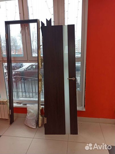 Межкомнатная дверь с замком и петлями 60 см