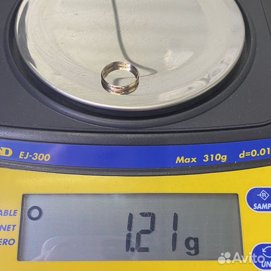 Золотое кольцо 585пр. вес: 1,21гр. размер: 15,5