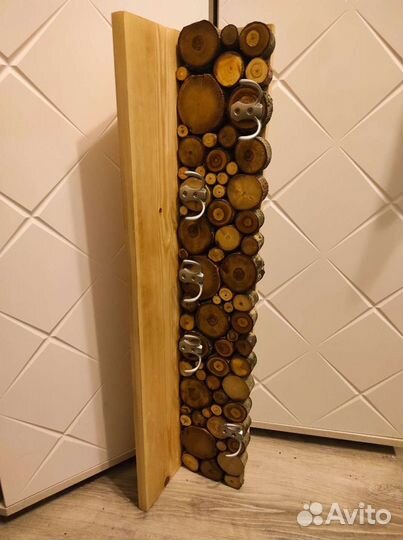 Вешалка настенная из спилов дерева