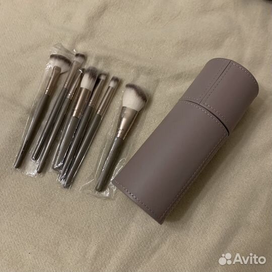 Кисти и футляр