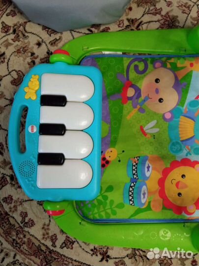 Развивающий коврик fisher price с пианино