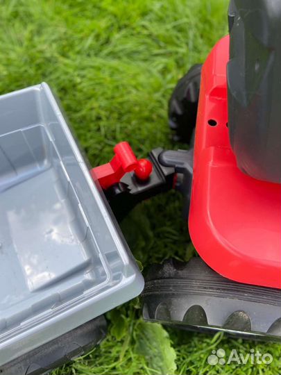 Детский трактор с педалями