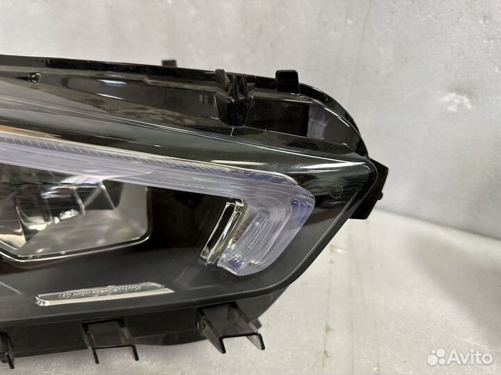 Фара правая LED High Performance Mercedes W118