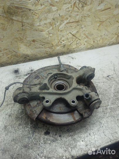 Кулак подвески задний левый Land Rover Discovery 4