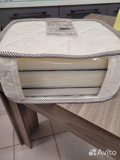 Продаю матрас 140х200 беспружинный