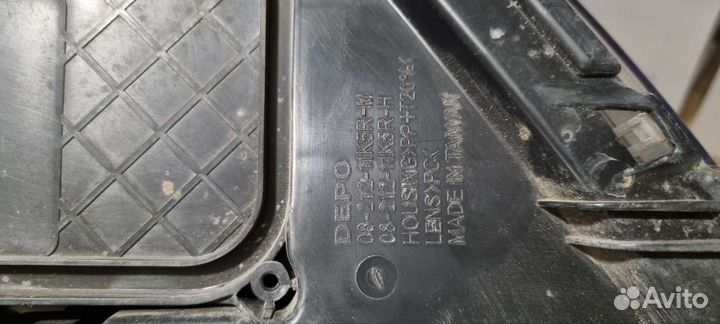 Фара передняя правая Toyota Rav4