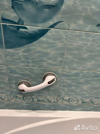 Ручка (поручень) на вакуумных присосках для ванной