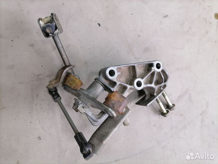 Кронштейн МКПП задний Opel Vectra A 1988-1995