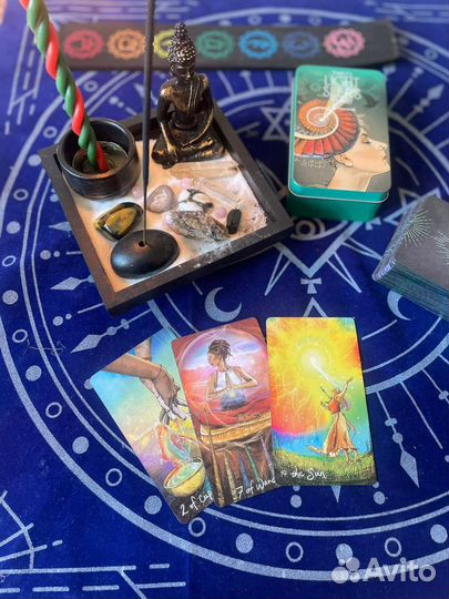 Таро-расклады, рунические разборы и ставы