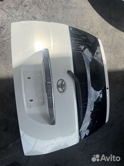 Дверь 5-я c Toyota Isis ZNM10G 1ZZ-FE