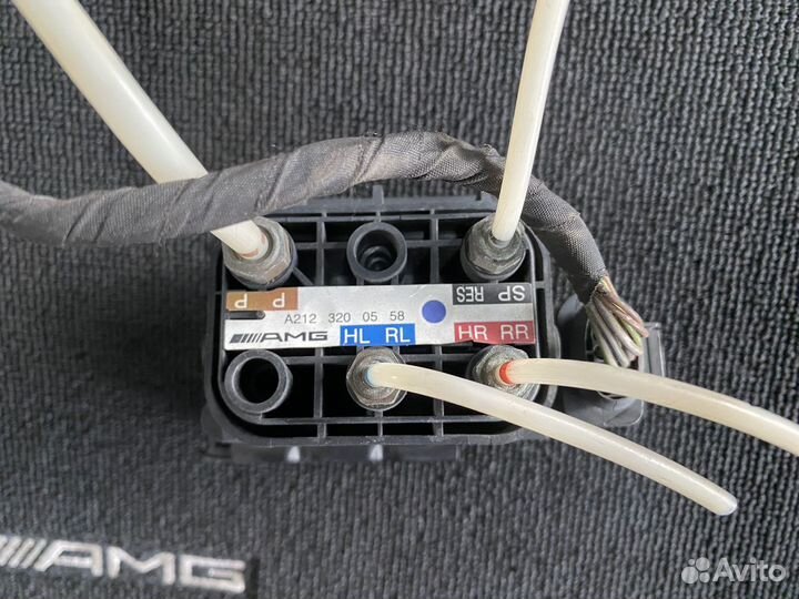 Блок клапанов пневмоподвески Mercedes AMG оригинал