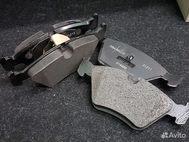 Тормозные колодки 447698151C Audi 100/90