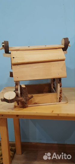 Кормушка для птиц из дерева