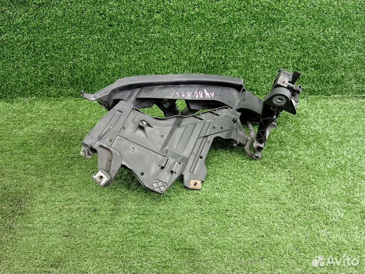 Кронштейн крепления фары левый Audi A4 B8 8K