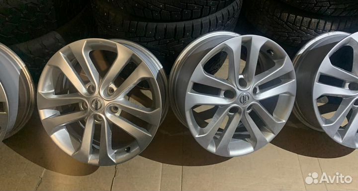 Литые диски r17 5x114,3 ET47 DIA66,1 Nissan