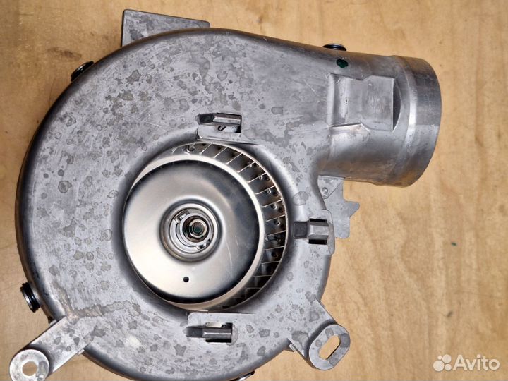 Вентилятор Vaillant turbotec turbomax 0020020008A