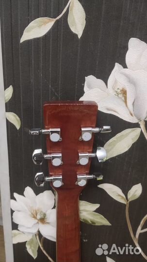 Акустическая гитара