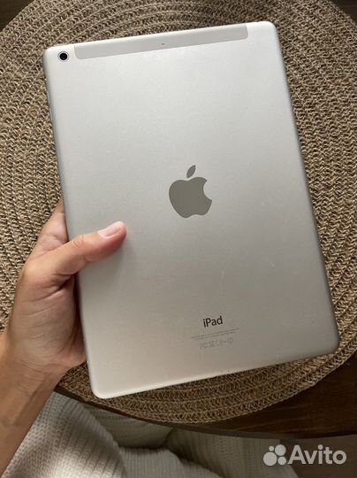 Планшет Apple iPad Air 32Gb (белый)