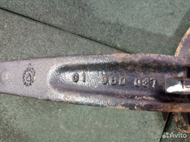 Кулак передний левый Mercedes-Benz Ml164 164