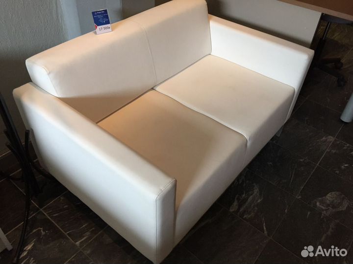 Диван офисный двухместный белый