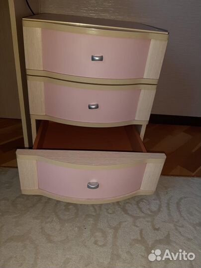 Продаётся комплект детской мебели