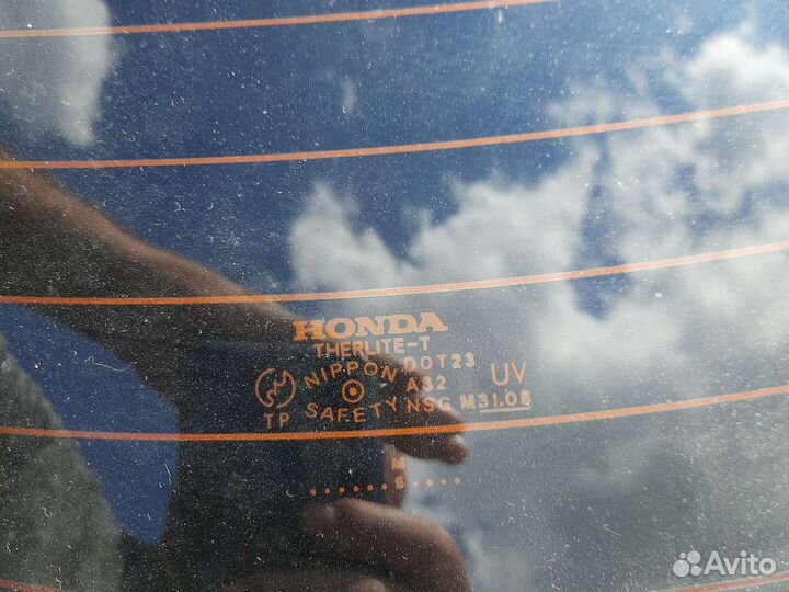 Стекло заднее Honda Legend