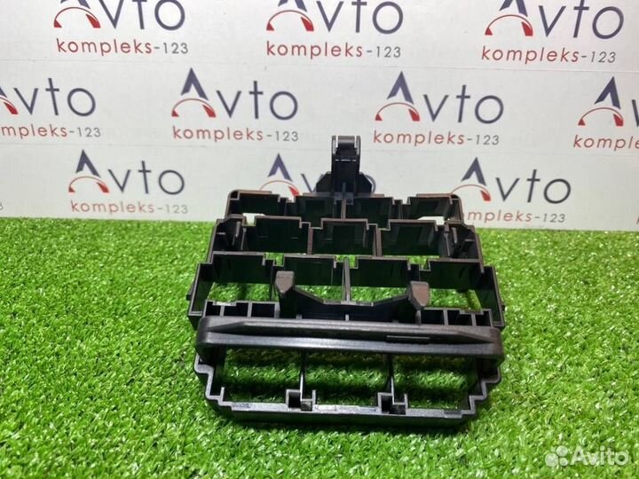 Кронштейн блока предохранителей Audi A6 C6 BDX