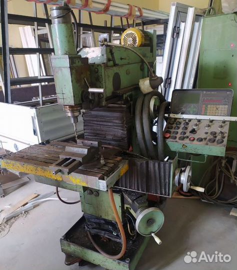 Станок фрезерный с чпу 67К25пф2