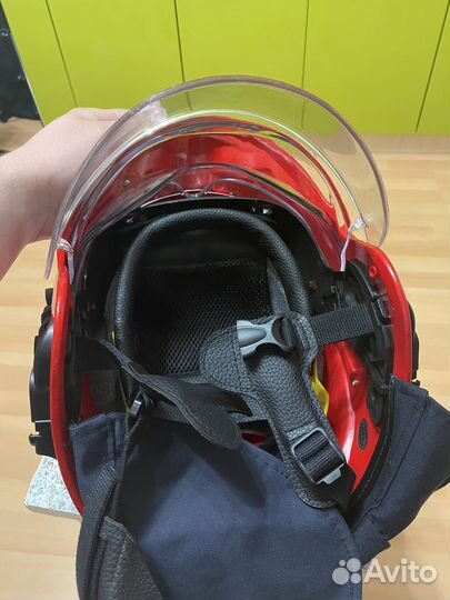 Шлем каска пожарного