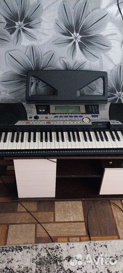 Продам синтезатор yamaha PSR 550