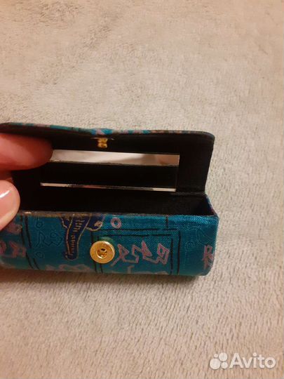 Футляр для помады