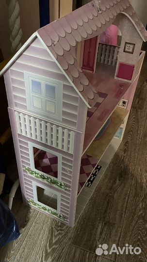 Кукольный домик с мебелью