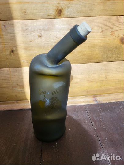 Кувшины и графины и бутылки