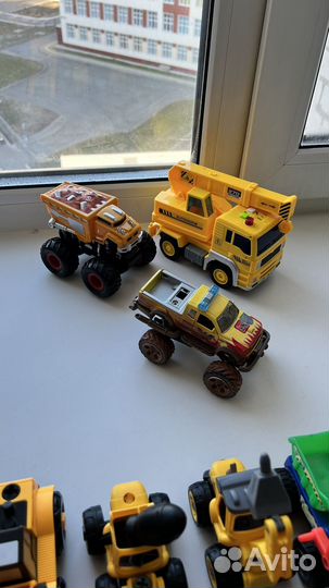 Машинки игрушечные