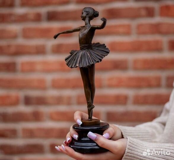 Бронзовая статуэтка