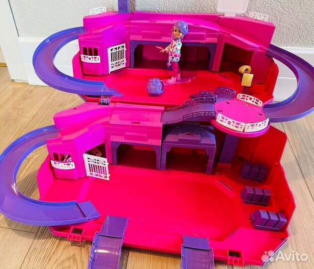 Гараж Барби