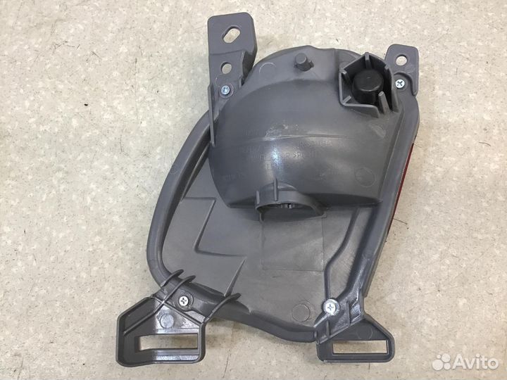 Фонарь задний в бампер правый Toyota Highlander II