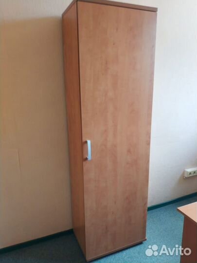 Стол офисный бу и шкаф офисный вещивой