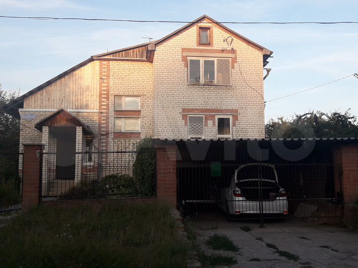 Коттедж 247 м² на участке 10 сот.