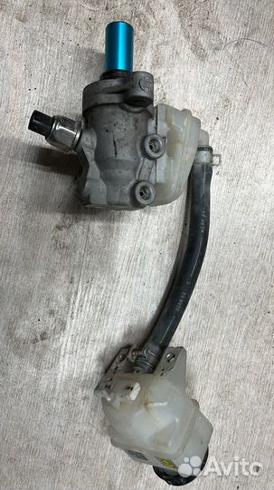 Главный тормозной цилиндр Nissan Murano Z50