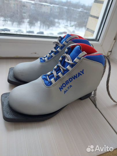 Лыжные ботинки