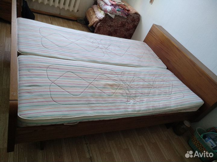 Кровать