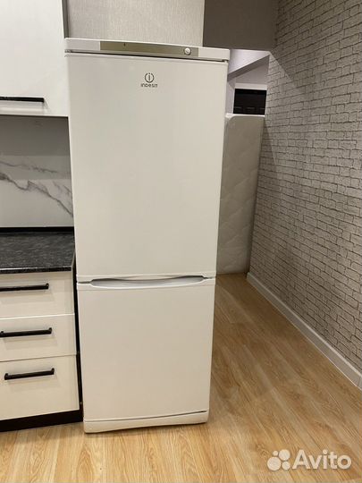 Холодильник бу indesit